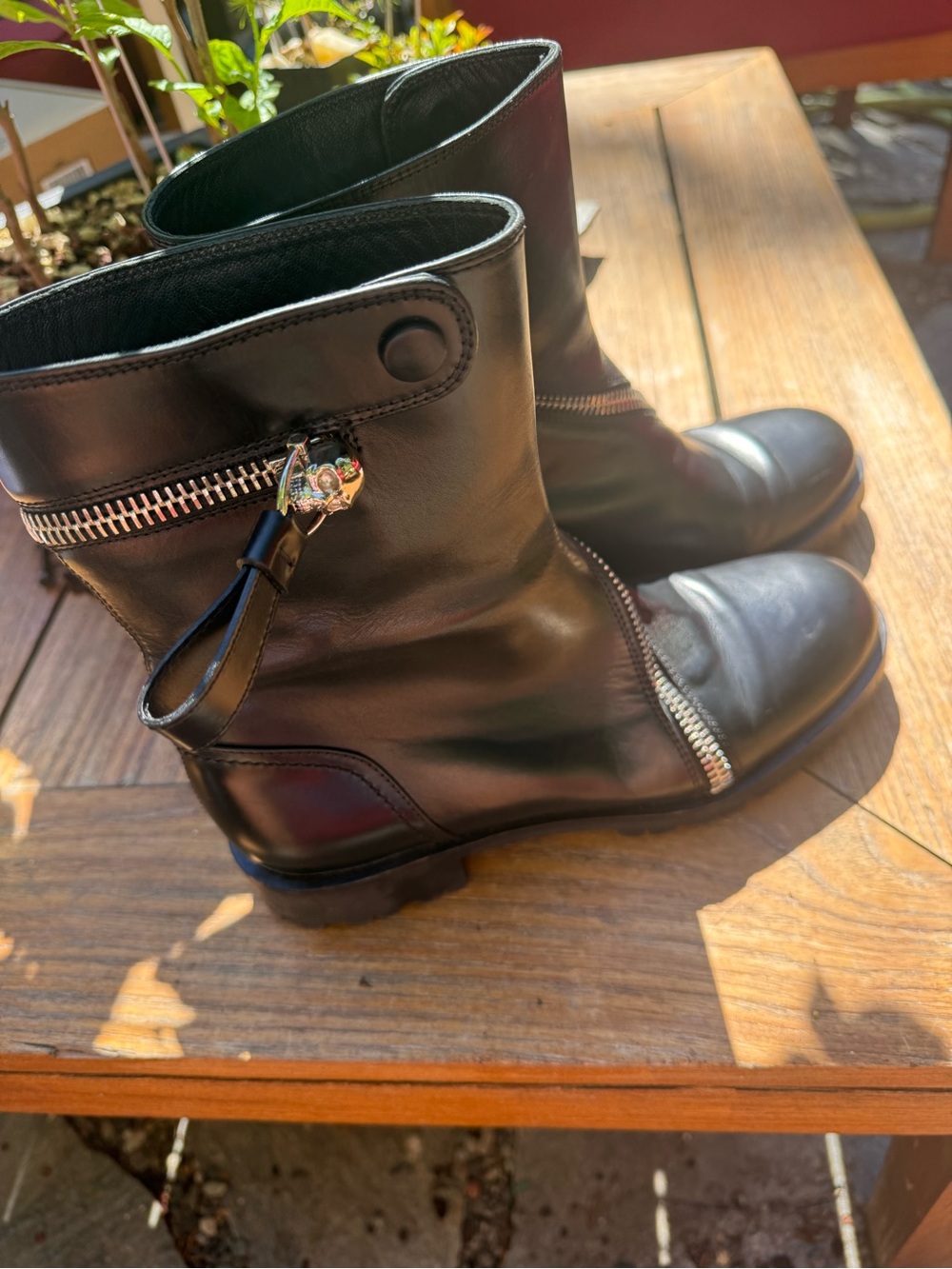 Alexander McQueen Black Leather Zip-Front Ankle Boots - Picture 2 of 8